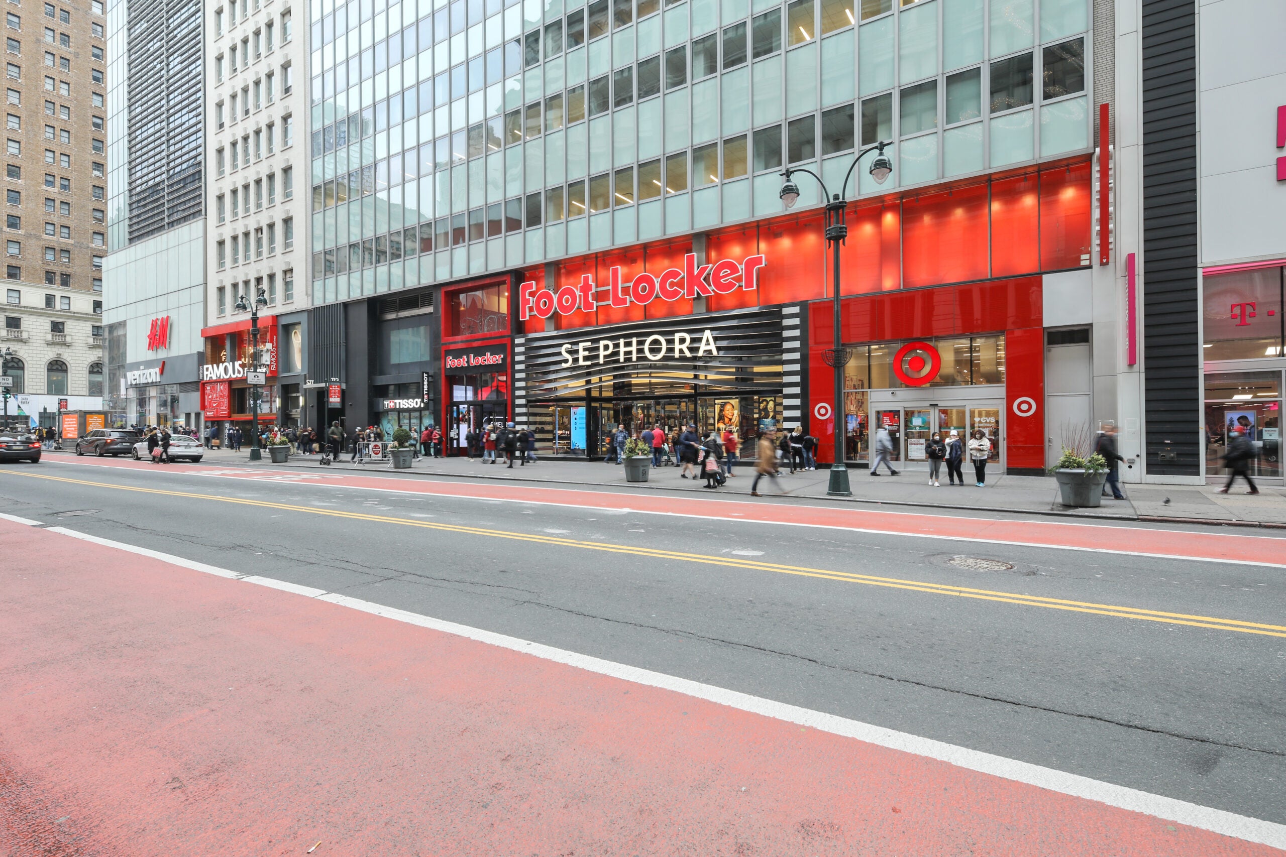 Street view of Foot Locker and Sephora on 112 West 34th Street