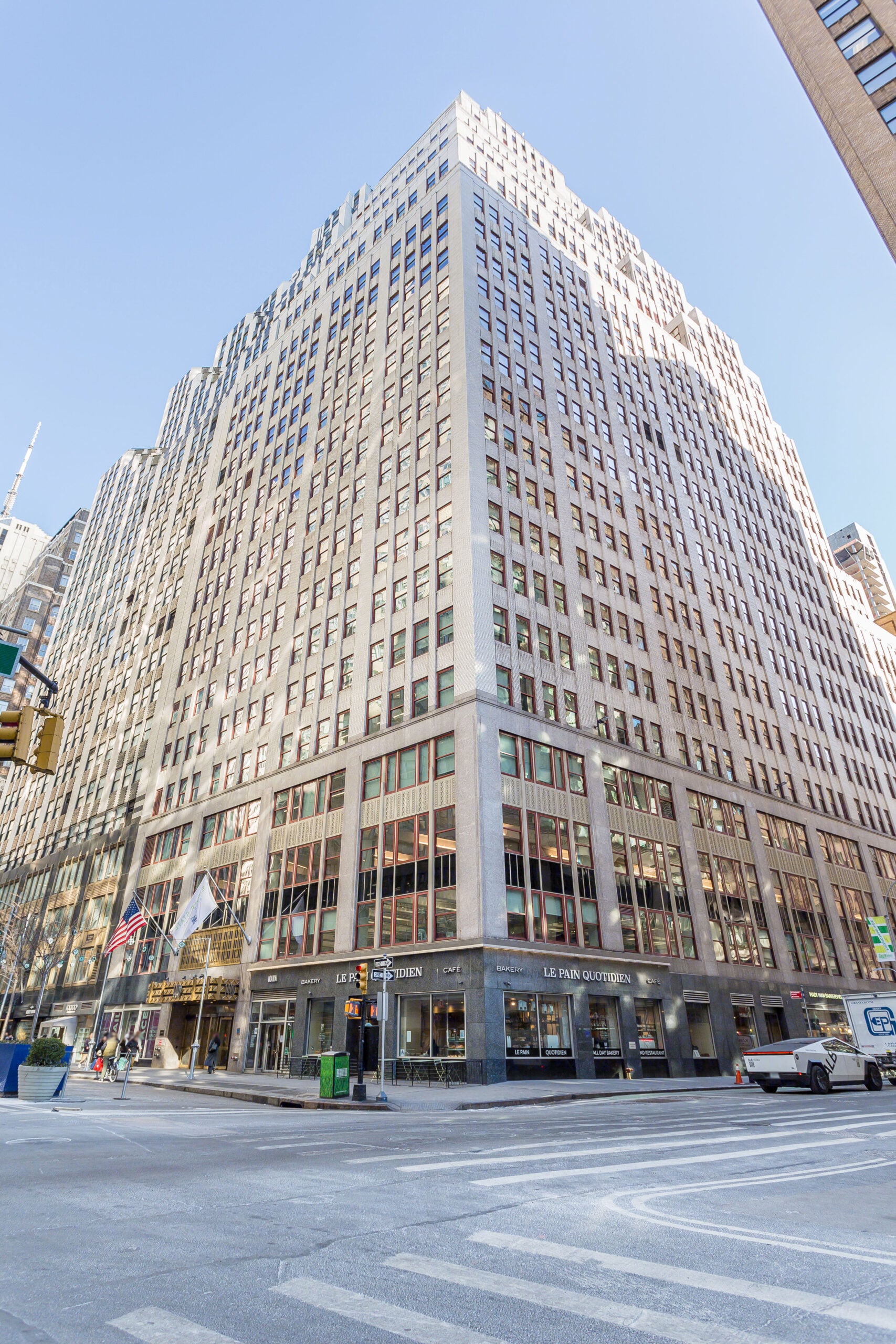 Lease office space at 1400 Broadway