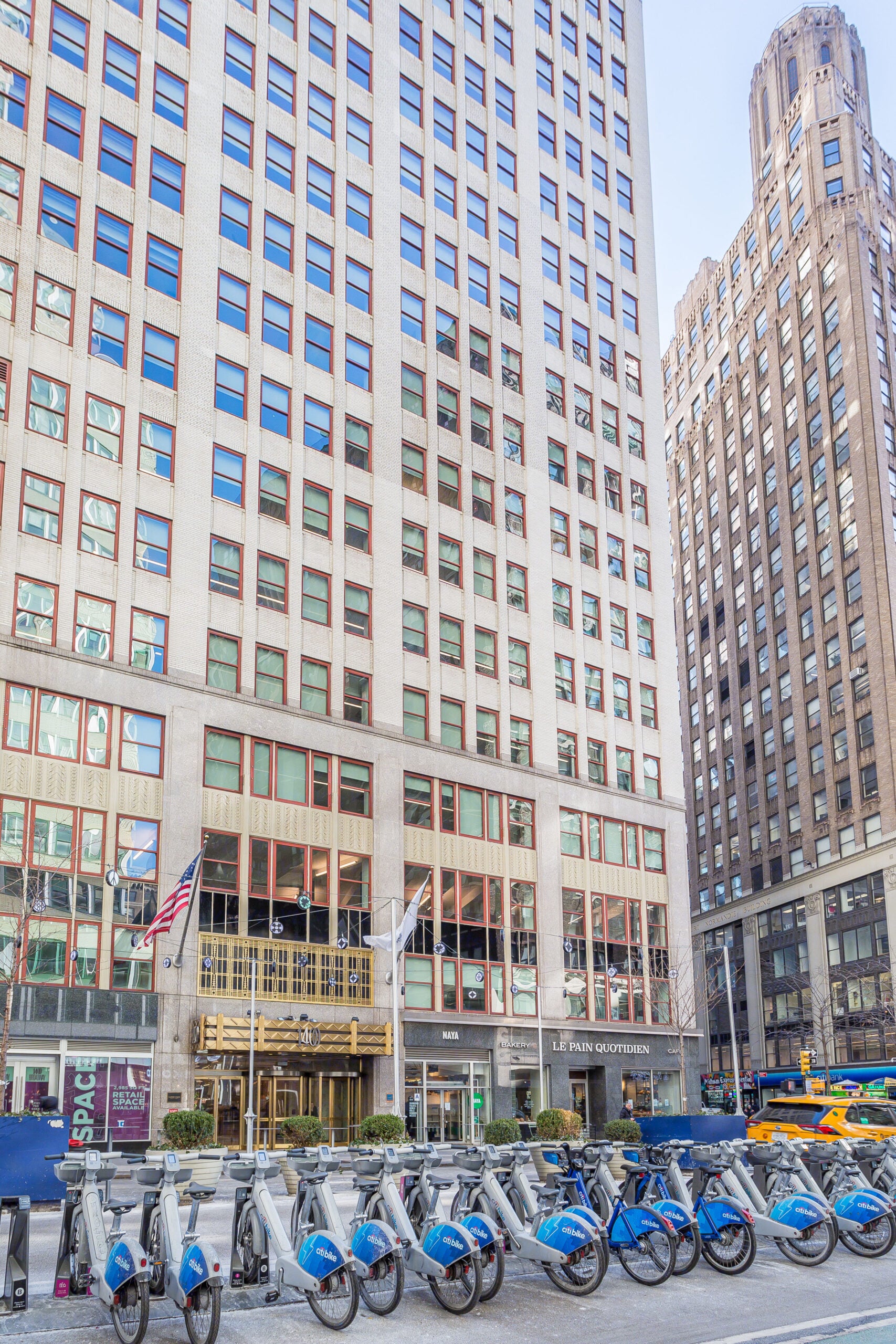 Lease retail space at 1400 Broadway